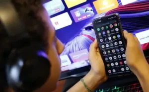Plataformas devem promover ambiente seguro para jovens, diz instituto