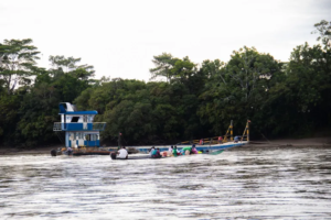 Indígenas da Amazônia colombiana denunciam poluição por petróleo e ameaças de guerrilhas