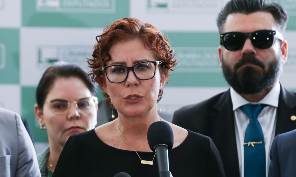 STF condena Carla Zambelli a 10 anos de prisão. Decisão cabe recursos.