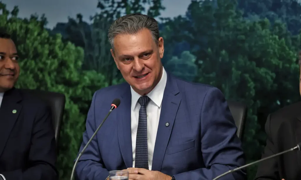 Gripe aviária não deve impactar preço da carne de frango, garante Carlos Fávaro