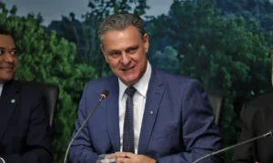 Gripe aviária não deve impactar preço da carne de frango, garante Carlos Fávaro