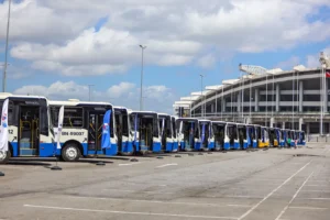 Governo do Estado e Prefeitura entregam mais 33 ônibus da frota dos Geladões para o transporte público urbano de Belém