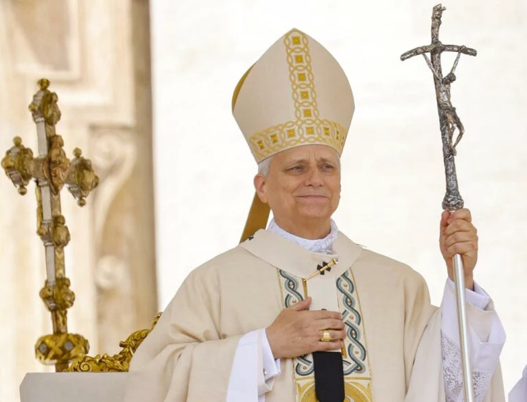 Leão XIV é empossado com o Anel do Pescador e inicia pontificado