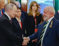 Lula e outros líderes usam símbolo polêmico em desfile militar na Rússia