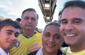 Contrariando ordens médicas e conselhos de aliados, Jair Bolsonaro comparece à caminhada pela anistia, no DF