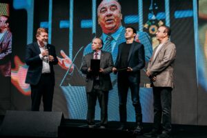 Pastor Mário de Oliveira, líder evangélico, recebe Medalha de Mérito por Trajetória Histórica e Conduta Exemplar no Congresso Nacional
