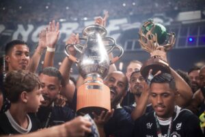 Vídeo – Remo ergue a taça de Campeão Paraense depois de seis anos de Jejum. Venceu o Paysandu nos pênaltis