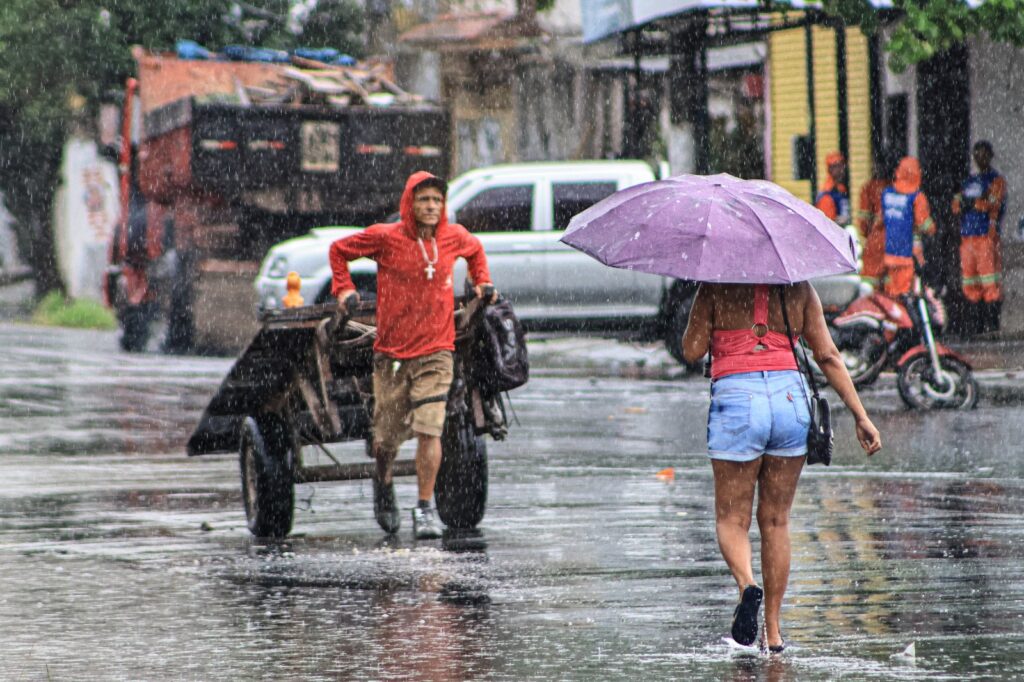 Prefeitura alerta para chuvas fortes e alta da maré nos próximos dias