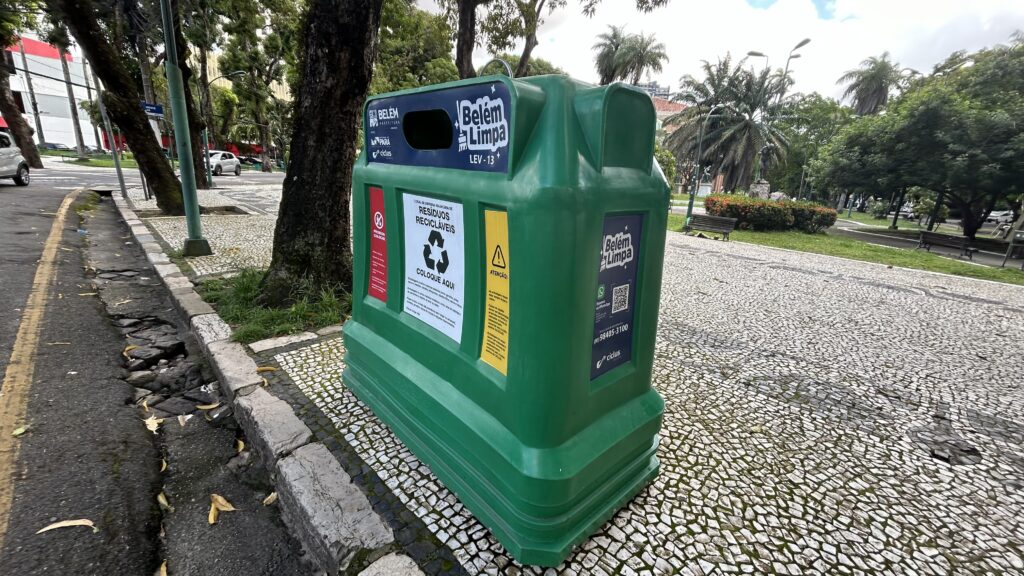 Educadores ambientais ensinam população a usar os LEVs