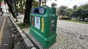 Educadores ambientais ensinam população a usar os LEVs