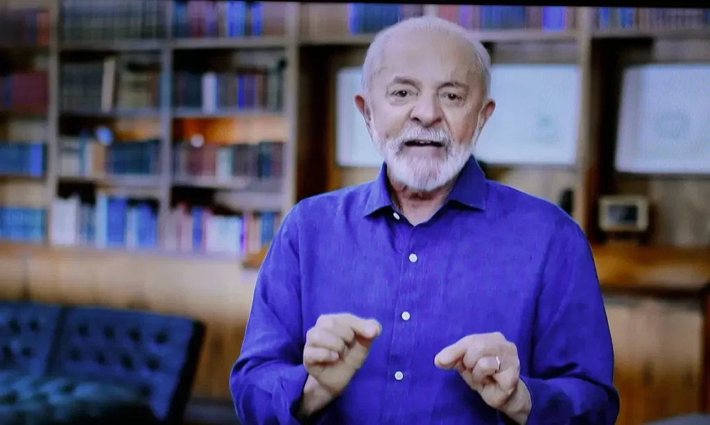 Lula defende debate sobre fim da escala 6×1 e aborda fraude no INSS