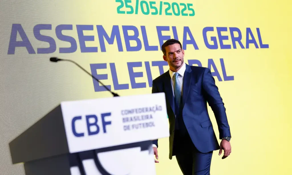 Vídeo de instagram: Candidato único, Samir Xaud é eleito presidente da CBF