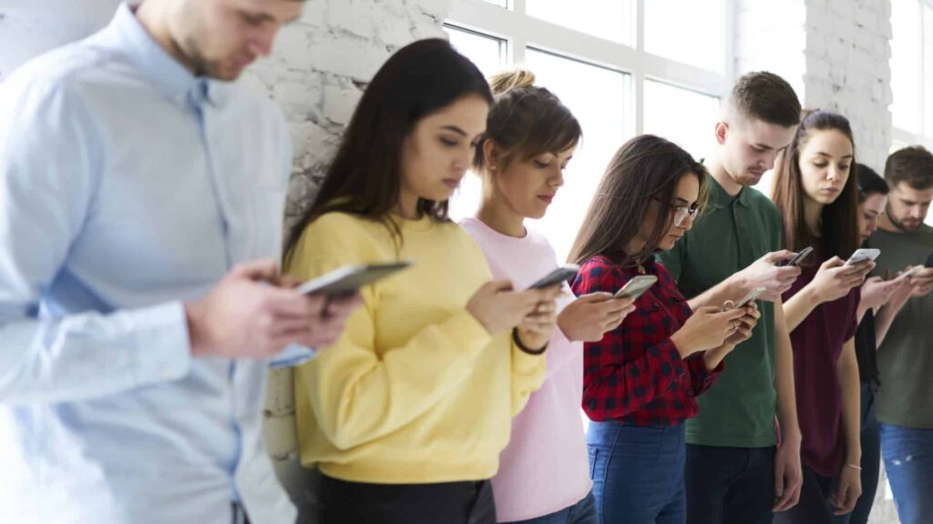 Jovens ouvidos em pesquisa querem viver em mundo sem internet