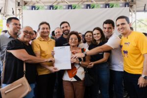 Igor Normando faz entrega histórica de títulos de terra a 500 famílias