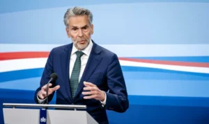 Governo da Holanda cai após renúncia de ministros de direita