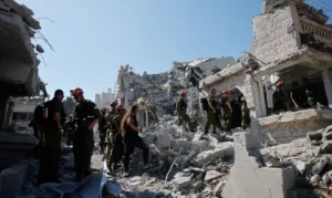 Bombardeios entre Irã e Israel prosseguem. Já há registros de mais de 90 mortes.