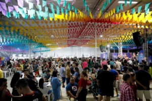 Arraial de Todos os Santos bate recorde diário de público, com segurança e muitas atrações