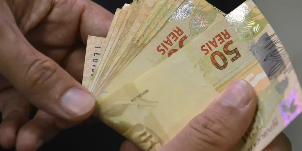 Copom eleva Selic para 15% ao ano, a mais alta desde 2006