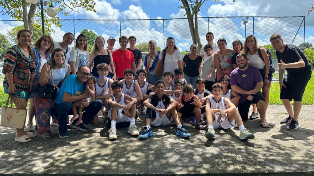 Colégio Marista levanta a taça de basquete masculino e garante vaga nos Jogos Estudantis Brasileiros