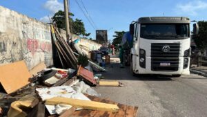 Oitenta toneladas de entulho são retiradas do canal da Quintino pela Prefeitura de Belém