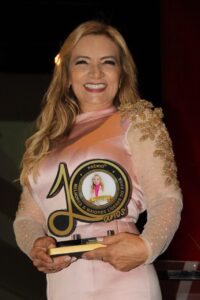 Professora Nilse recebe o prêmio Líder do Norte 2025