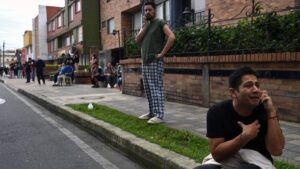 Vídeo – Tremor de terra sacode o centro da Colômbia que passa por grave crise política