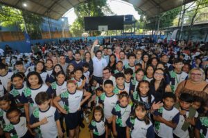 Volta às aulas tem novos kits escolares e uniformes para 63 mil alunos