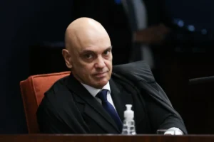 Moraes proíbe acampamentos na Praça dos Três Poderes