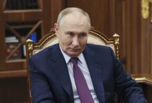 Rússia: Kremlin admite que há censura a meios de comunicação