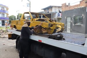 Operação “Carro Velho” remove mais de 100 veículos abandonados