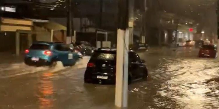 Vídeo = Chuvas fortes causam transtornos em Belém