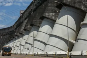 Consumo de IA no Paraguai faz Itaipu estudar construção de 2 turbinas