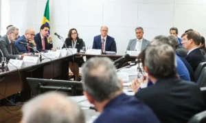 Governo brasileiro busca negociação com EUA e pede apoio de empresários e do agronegócio