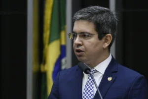 Vídeo do X – Membros do governo Lula sabiam das fraudes no INSS, diz defensora pública; Randolfe tenta encobrir o sol com peneira e acusa Bolsonaro