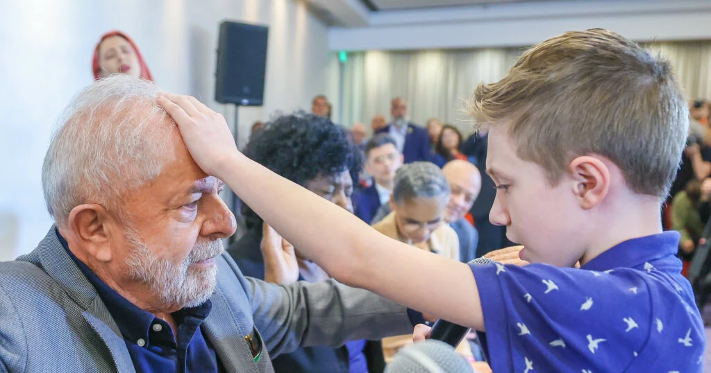 Lula desiste de tentar conquistar apoio dos evangélicos, diz jornal