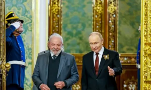 Lula recebe ligação de Putin para conversa sobre Ucrânia e Brics
