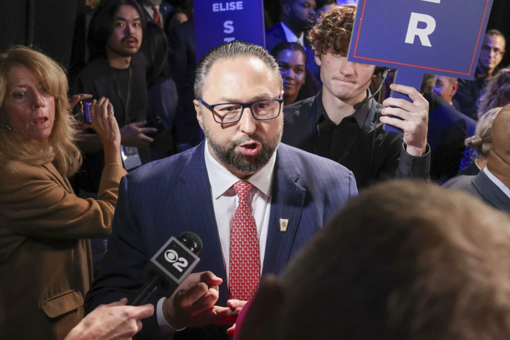 Estrategista de Donald Trump chama Moraes de “Rei Louco”