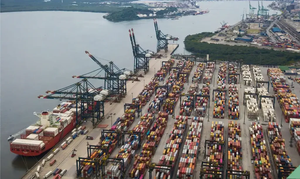 Tarifaço sobre parte de exportações brasileiras entra em vigor hoje atingindo milhares de produtos