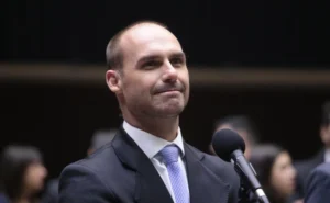 “Os EUA foram só o primeiro país, não vou parar”, garante Eduardo