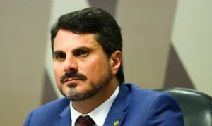 Moraes suspende uso de tornozeleira pelo senador Marcos do Val