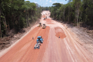 Às vésperas da COP30, avenida em Belém é alvo de ação por impactos a comunidade