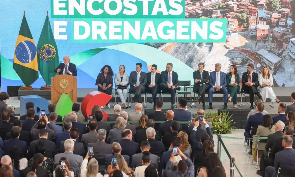 Governo anuncia R$ 11,7 bilhões do Novo PAC para drenagem e encostas