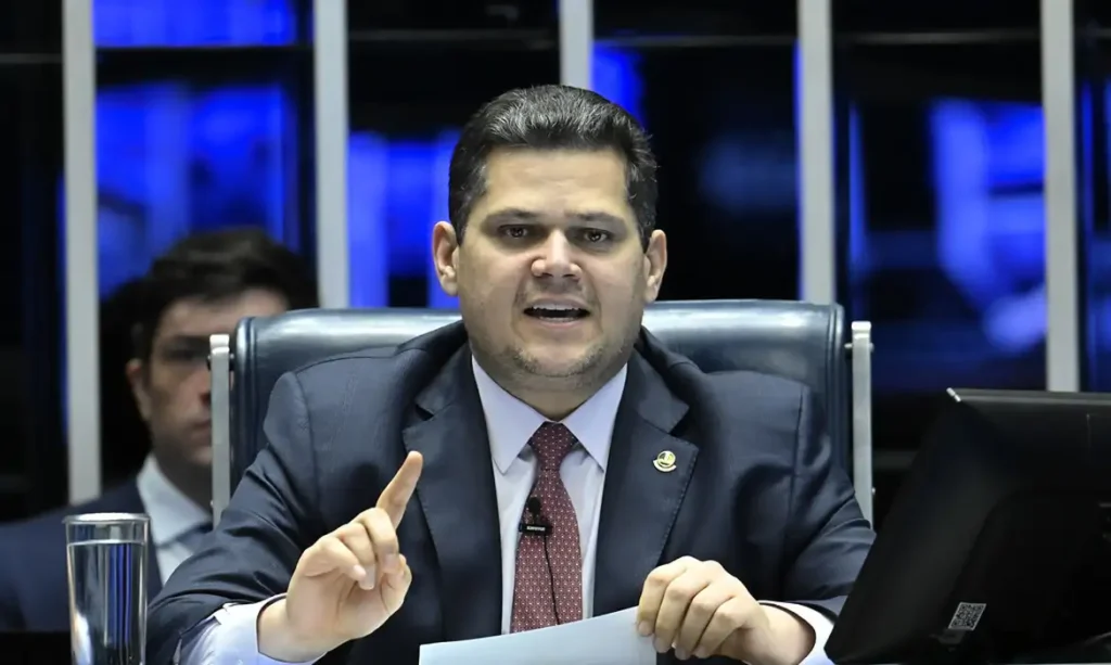PEC da Blindagem após rejeição da CCJ. Determinação foi de Alcolumbre.