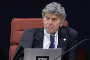 Luiz Fux ignora provocações, piadas e recados dos demais ministros