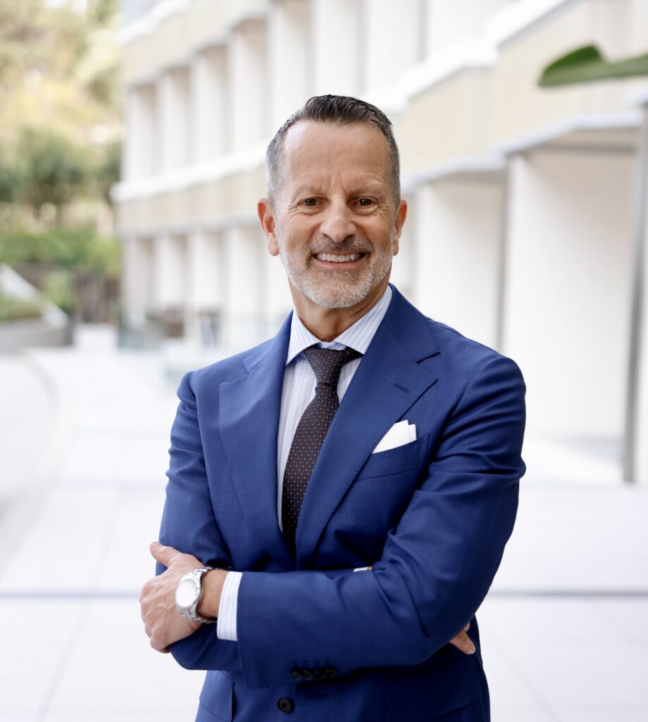 Ed Salvato, referência global em turismo LGBTQ+, estreia no Festuris 2025