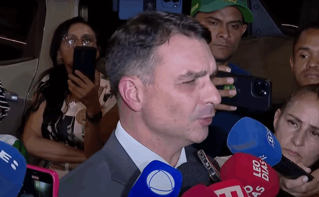 Flavio afirma que o ex-presidente Jair Bolsonaro chegou a parar de respirar