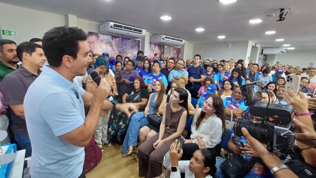 Celso Sabino quer ficar, mas partidos pressionam para deixar o governo