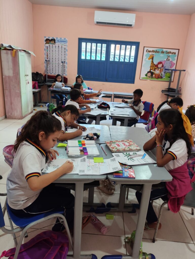 No Marajó, crianças e adolescentes são estimulados na escola para serem escritores