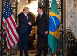 Vídeos: Trump promete sanções econômica e militar se Bolsonaro for preso