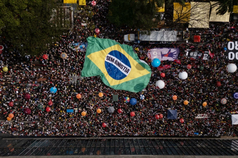 Esquerda faz ato contra anistia na Paulista e outras partes do país